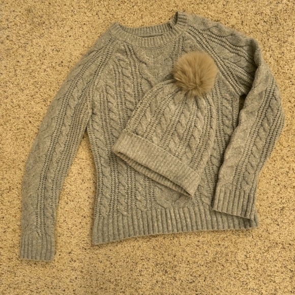 ❄️Rachel Zoe XS Sweater and Matching Hat Grey - Picture 1 of 5